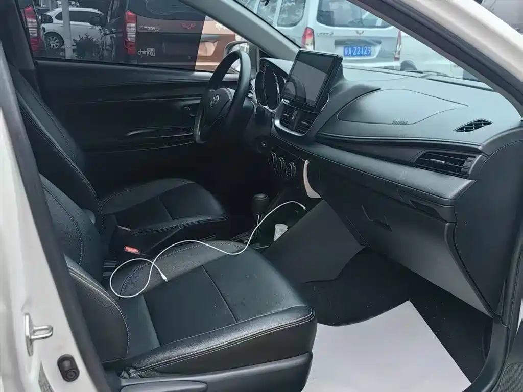 Toyota Yaris L 2018 — фото 15