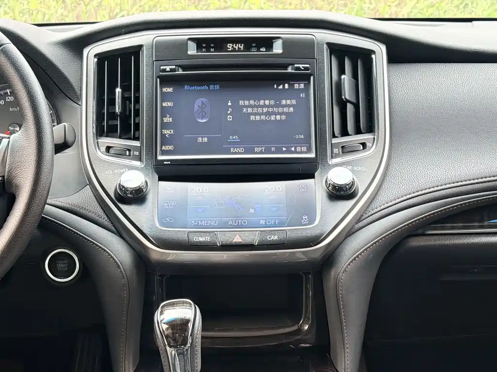 Toyota Crown 2018 — фото 12