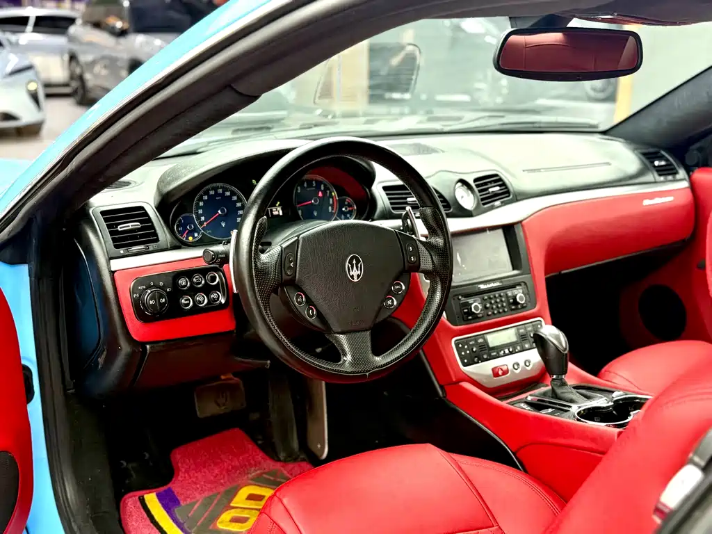 Maserati GranTurismo 2012 — фото 12