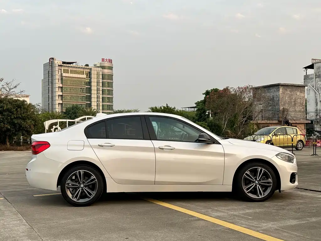 BMW 1 Series 2018 — фото 15