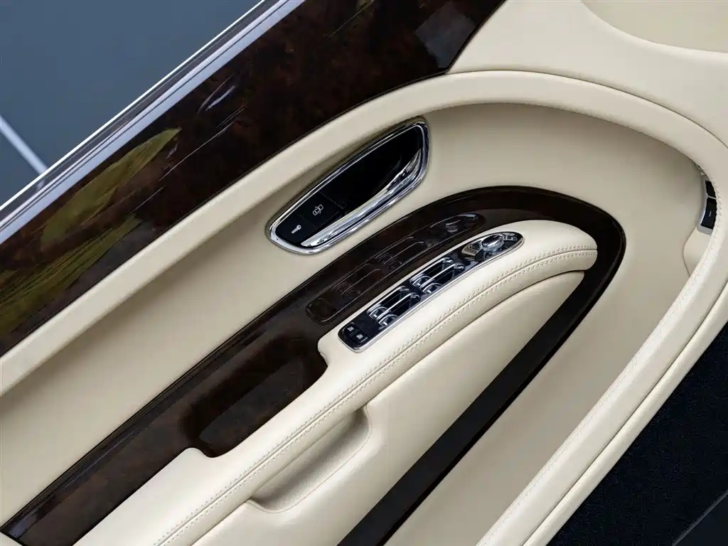 Bentley Mulsanne 2016 — фото 8