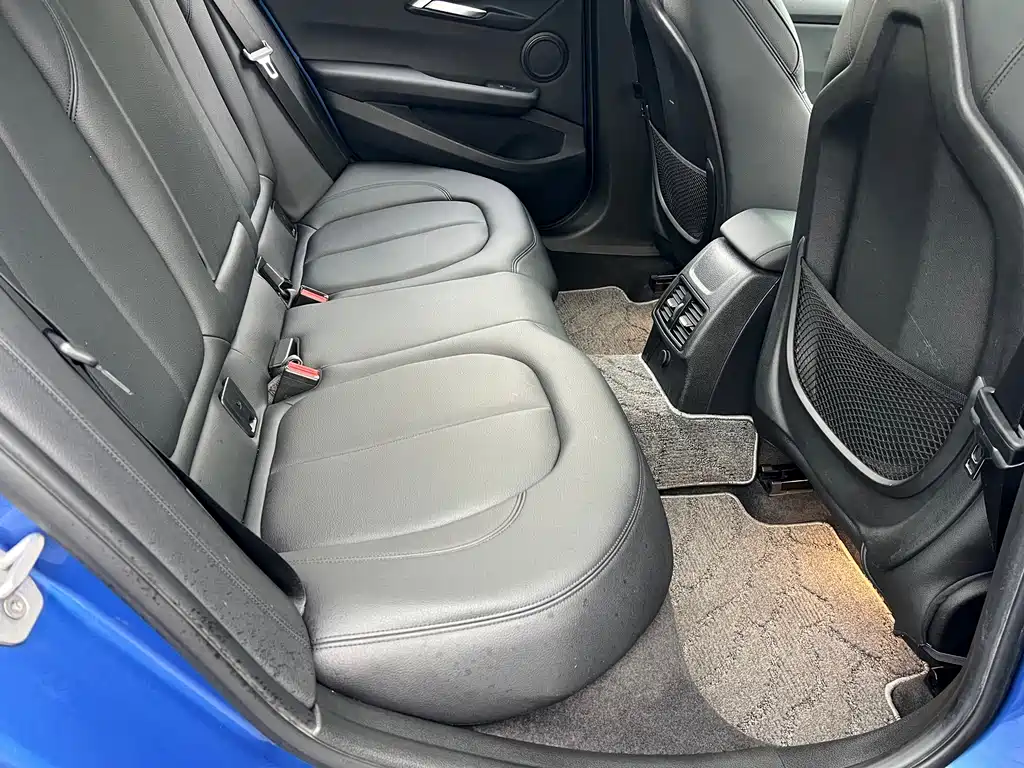 BMW 1 Series 2018 — фото 10