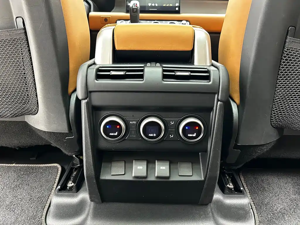 Land Rover Defender 2024 — фото 19