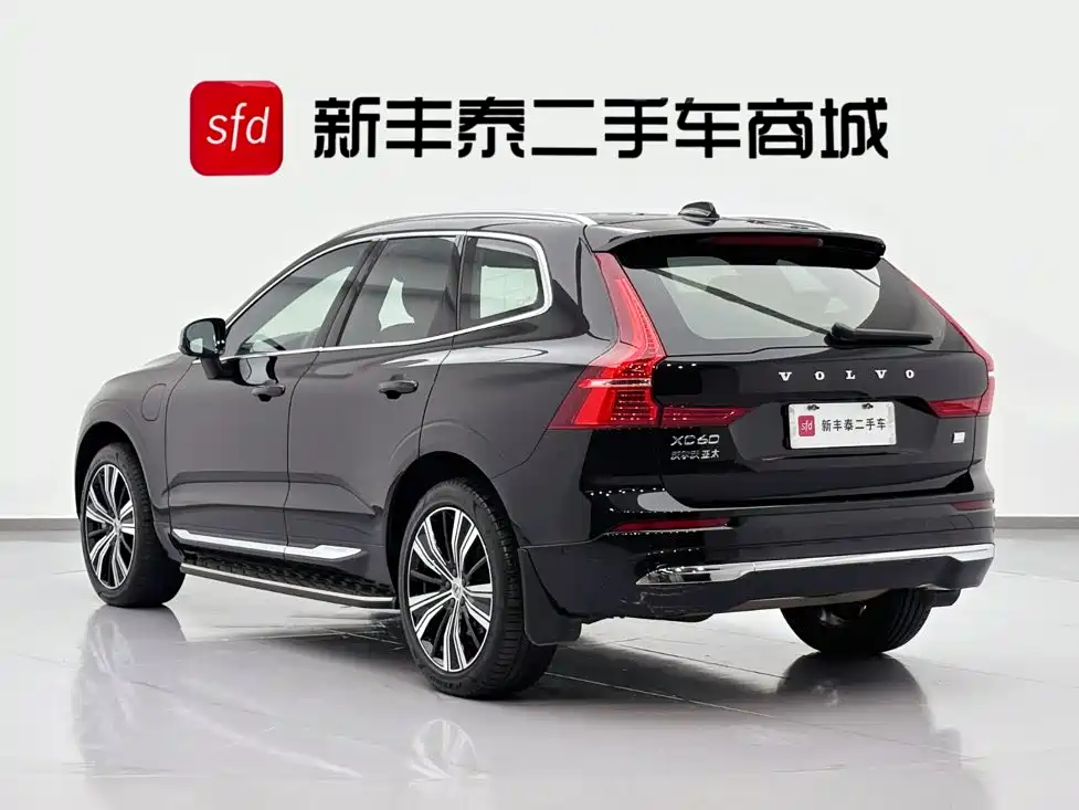 Volvo XC60 Plug-In Hybrid 2023 — фото 6