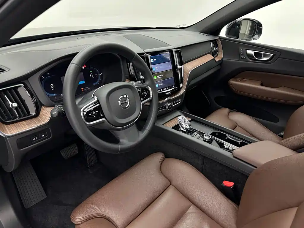 Volvo XC60 Plug-In Hybrid 2023 — фото 17