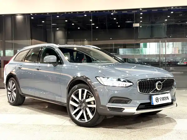 Volvo V90 2022