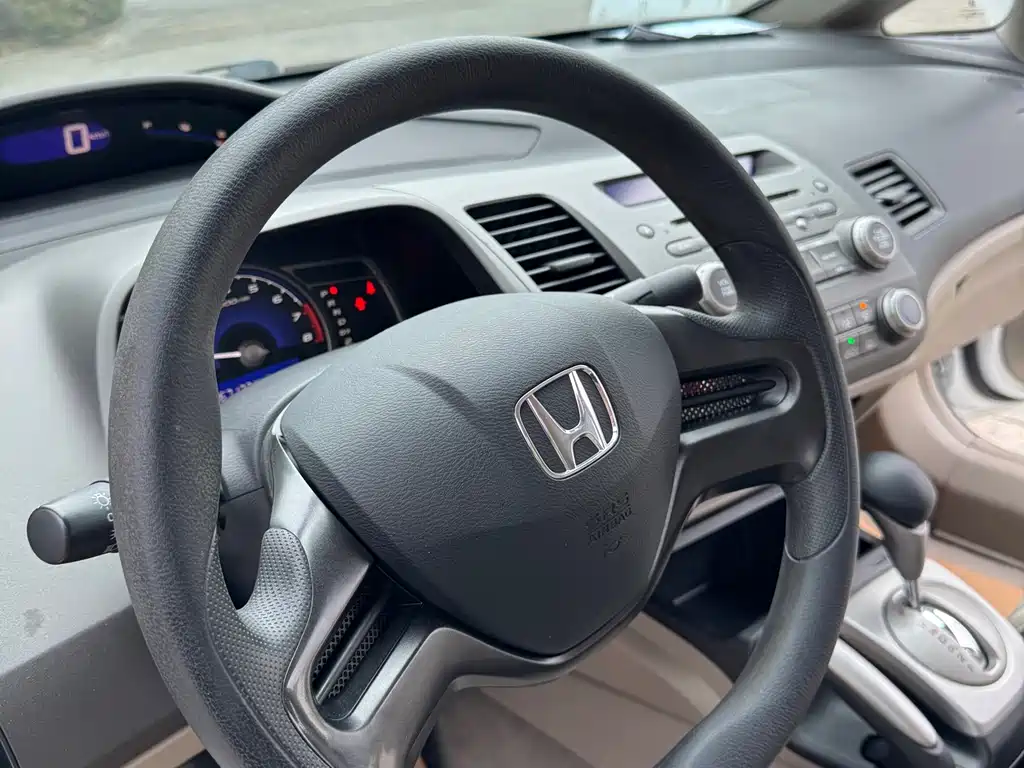 Honda Civic 2011 — фото 19