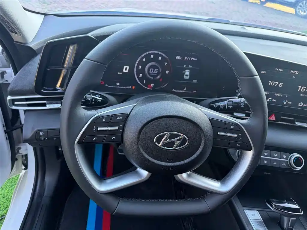 Hyundai Elantra 2022 — фото 13