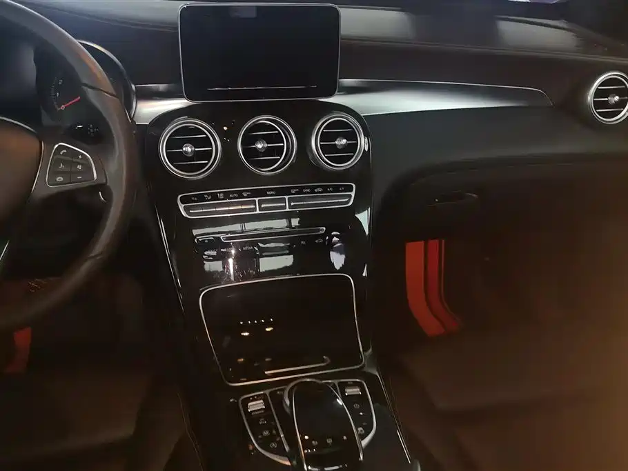 Mercedes-Benz GLC 2017 — фото 16