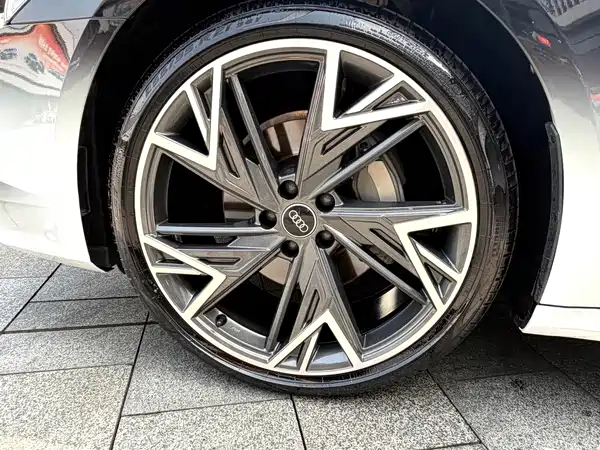 Audi A7L 2023