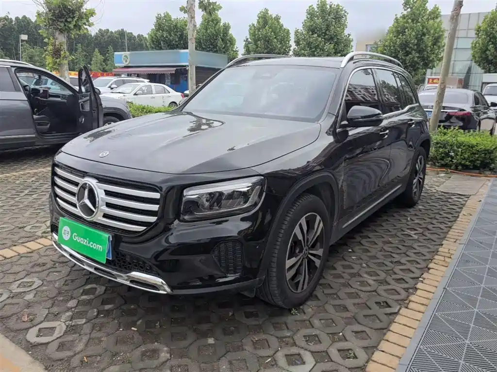 Mercedes-Benz GLB 2024 — фото 1