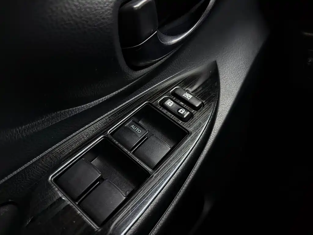 Toyota Yaris L 2023 — фото 11