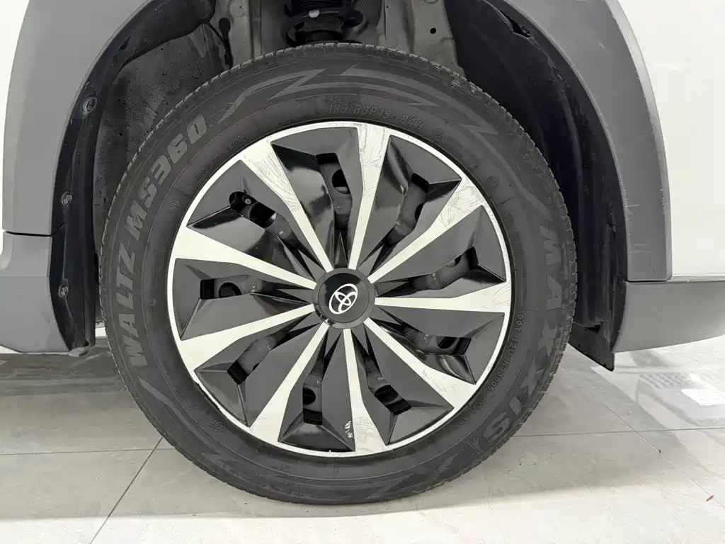 Toyota Yaris L 2023 — фото 17