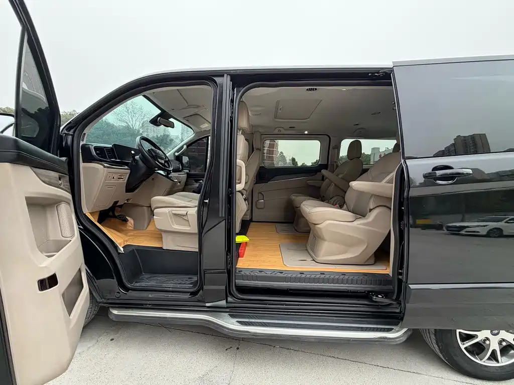 Ford Tourneo 2023 — фото 8
