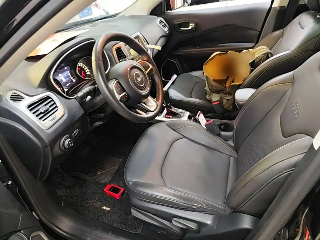 Jeep Compass 2018 — фото 15