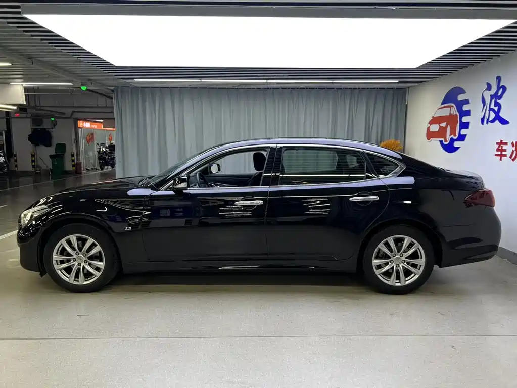 Infiniti Q70 2018 — фото 11