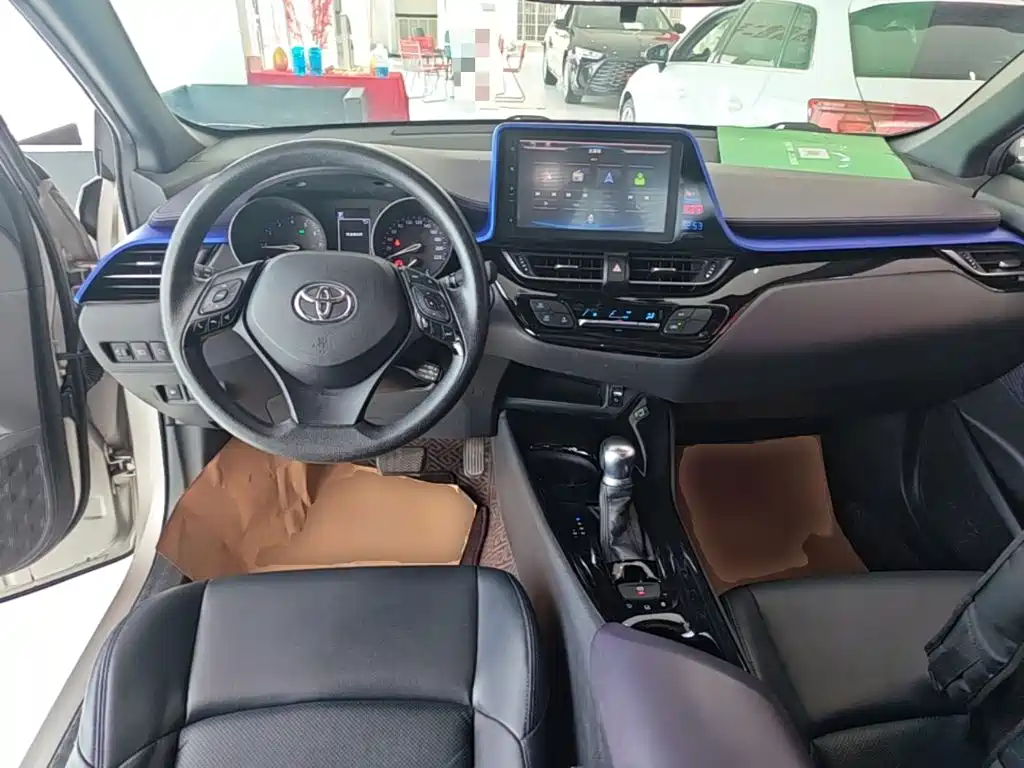 Toyota C-HR 2020 — фото 10