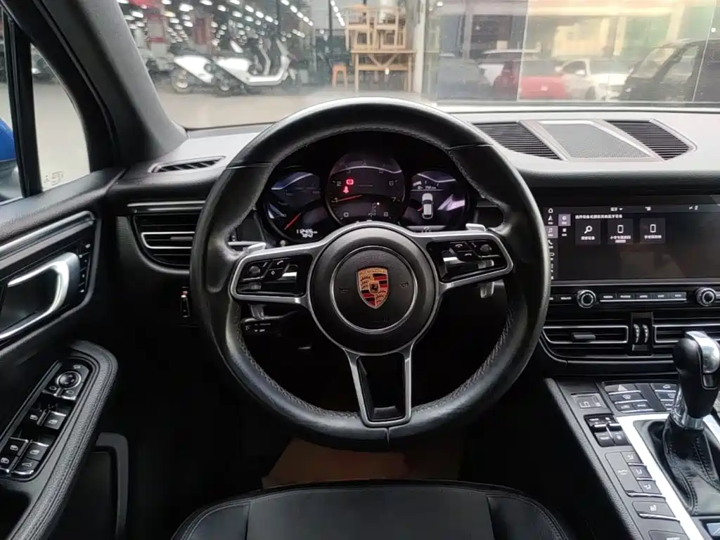 Porsche Macan 2019 — фото 11
