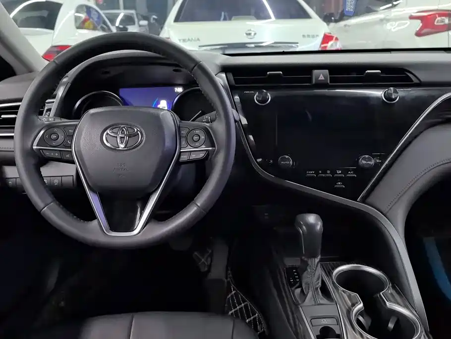 Toyota Camry 2021 — фото 12