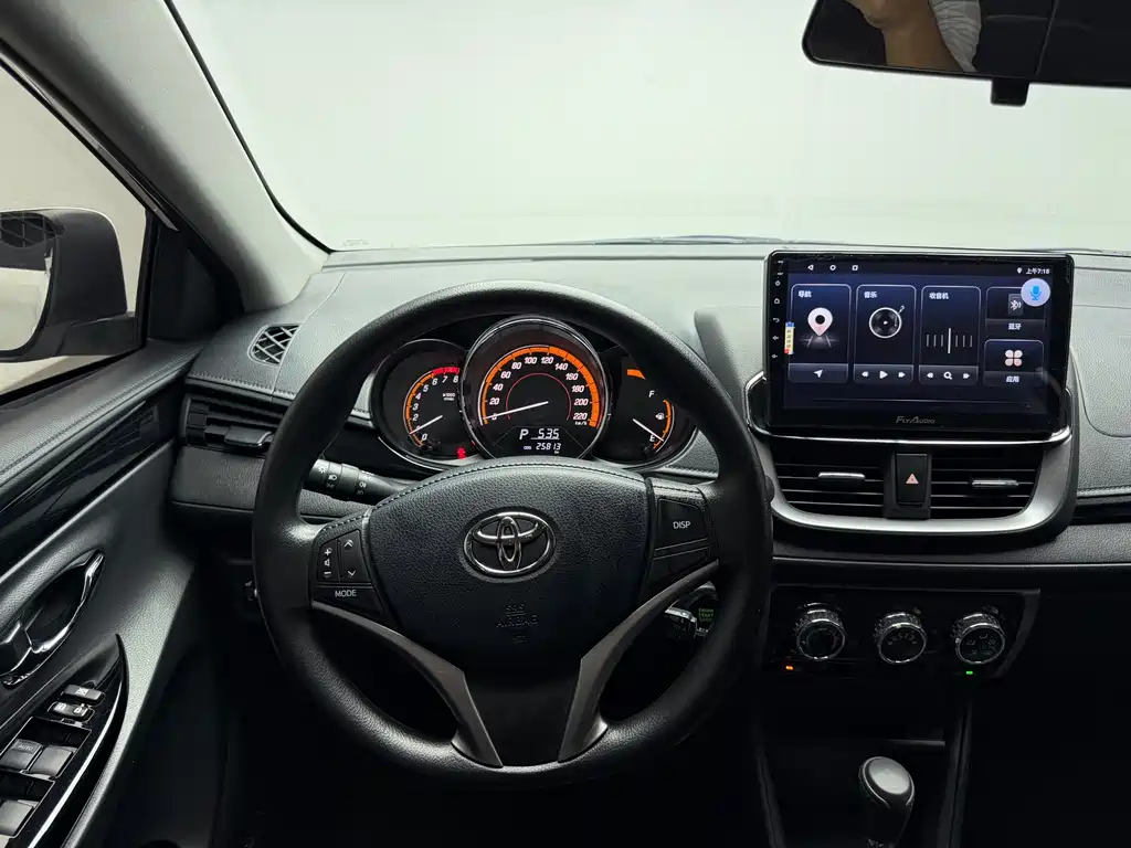 Toyota Yaris L 2023 — фото 26