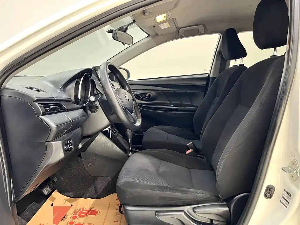 Toyota Yaris L 2021 — фото 3