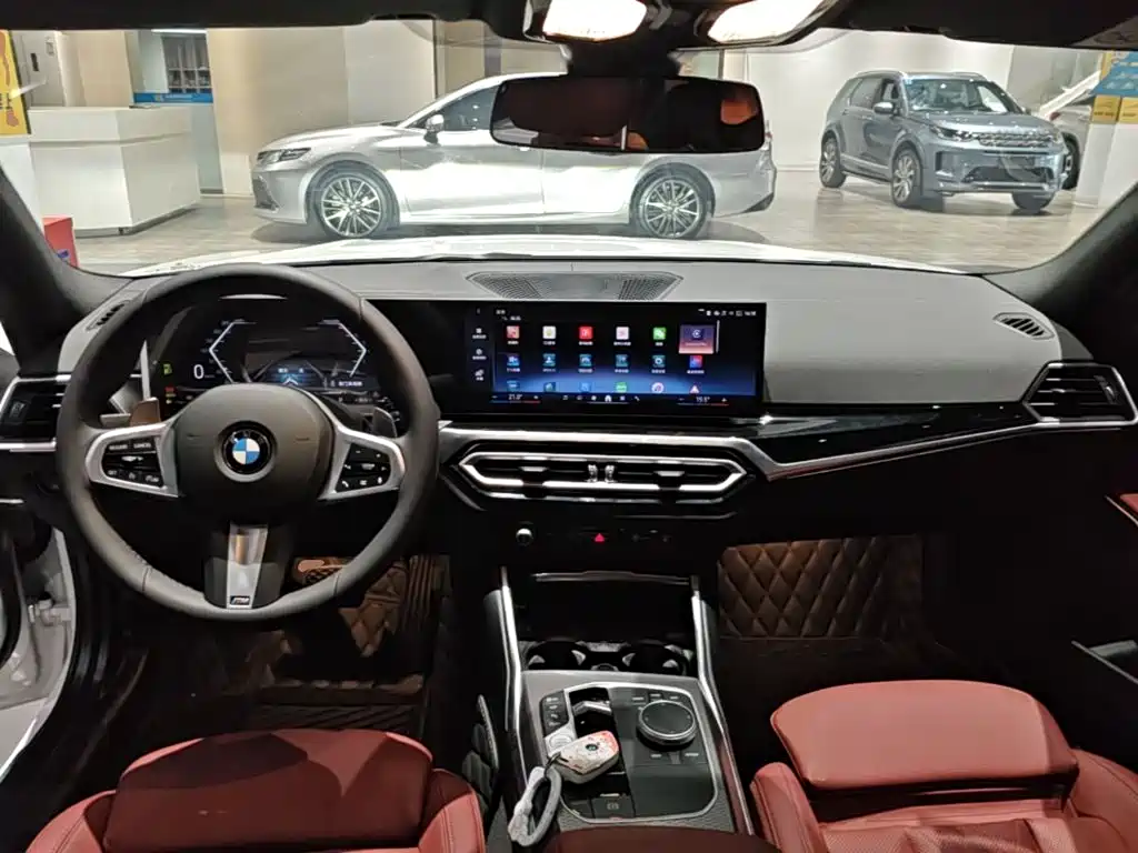 BMW 3 Series 2025 — фото 10