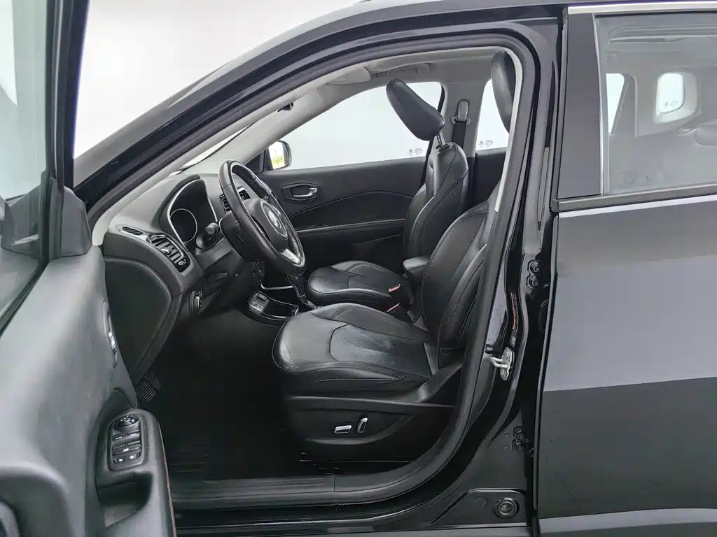 Jeep Compass 2020 — фото 10