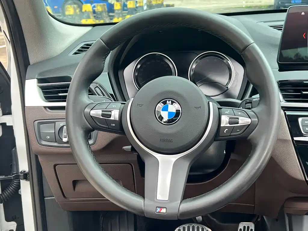 BMW X1 2022 — фото 8