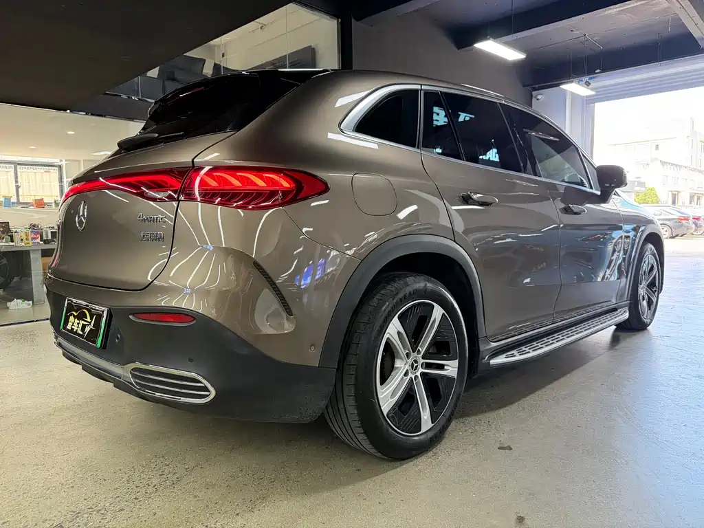 Mercedes-Benz EQE SUV 2023 — фото 14