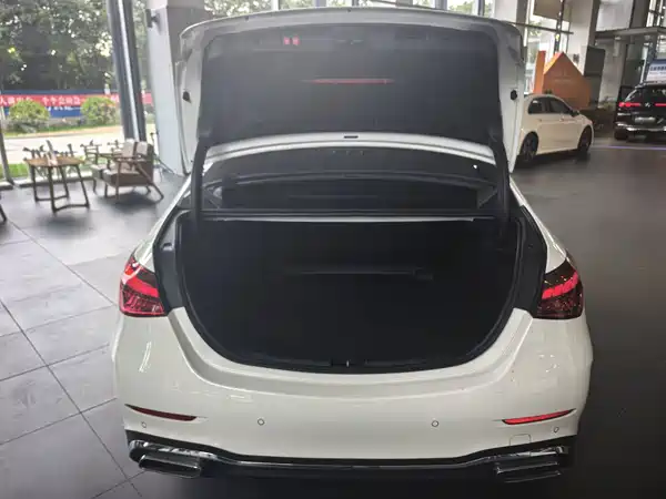 Mercedes-Benz C-Class 2024