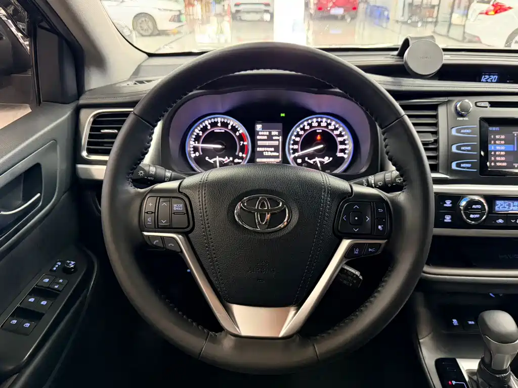 Toyota Highlander 2020 — фото 14