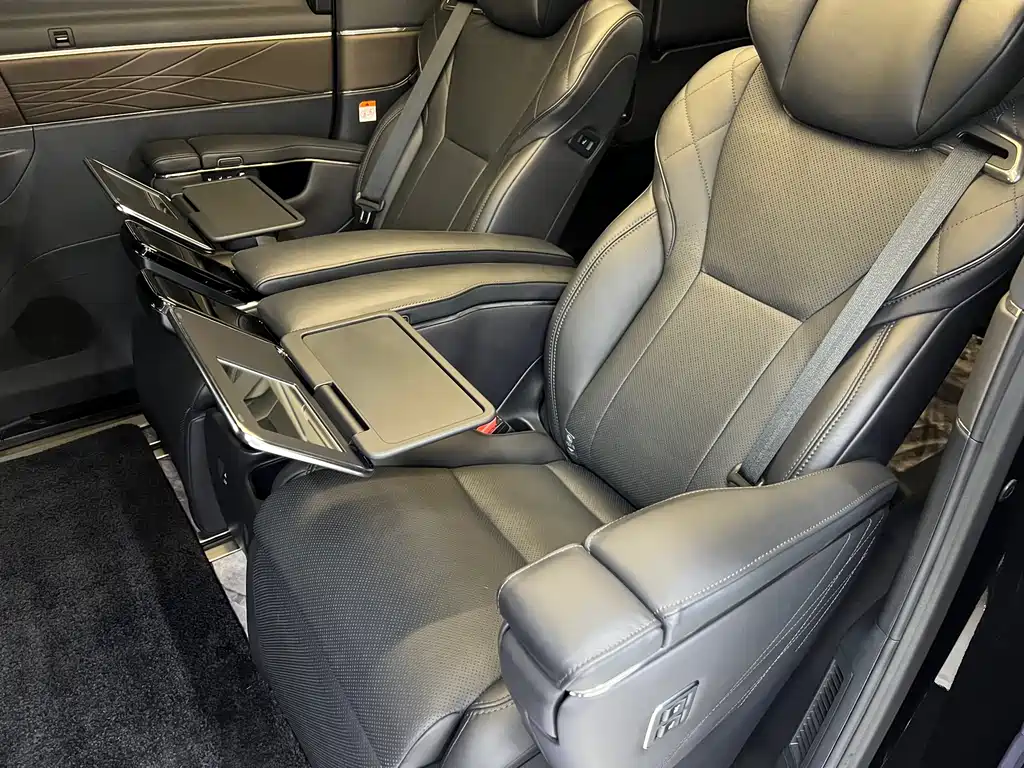 Toyota Vellfire 2023 — фото 12