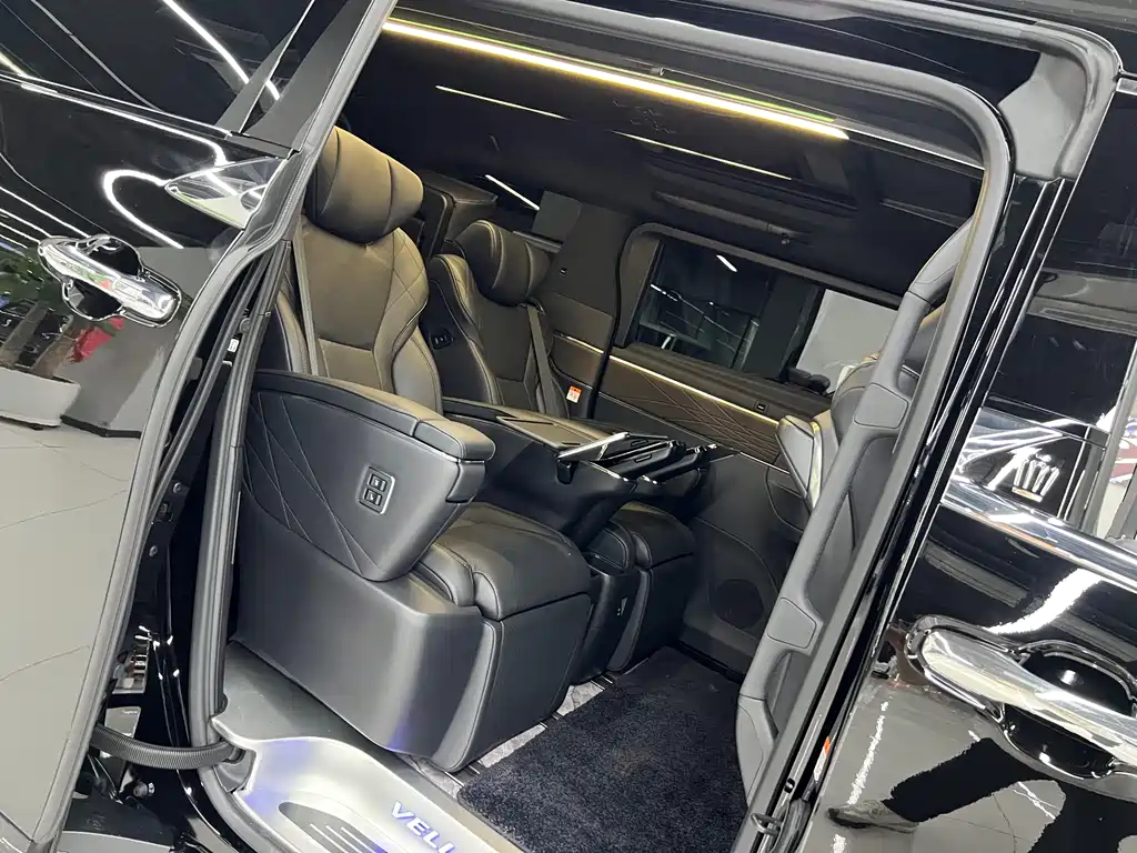 Toyota Vellfire 2023 — фото 13