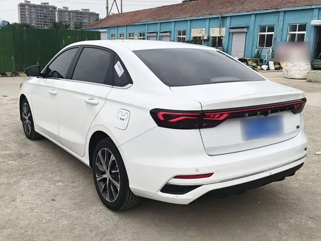 Geely Emgrand 2023