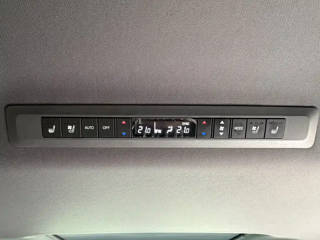 Toyota Sienna 2023 — фото 20