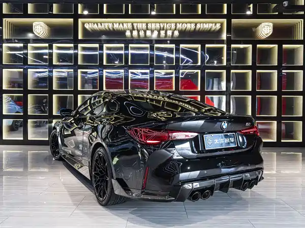BMW M4 2025