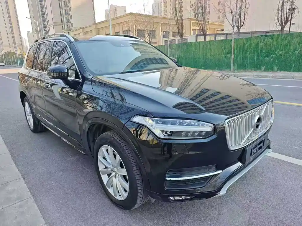 Volvo XC90 2018 — фото 1