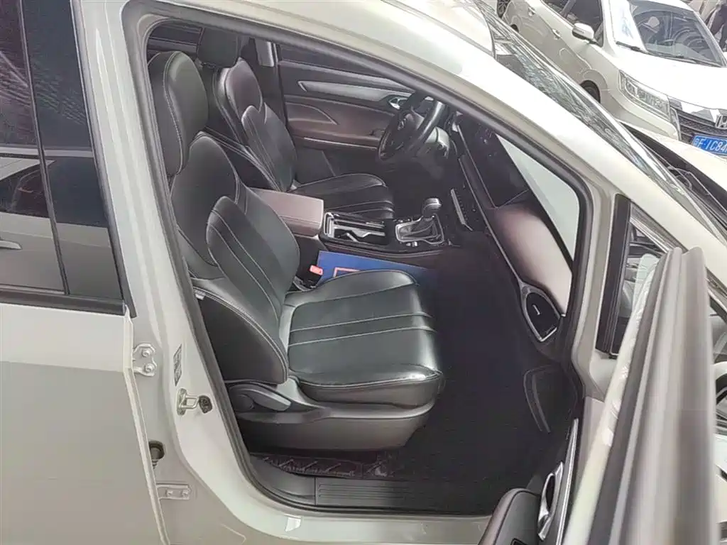GAC Motor Trumpchi M6 2023 — фото 25
