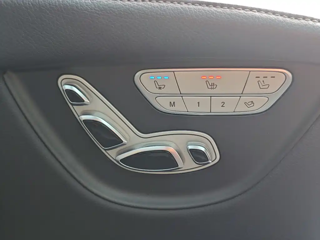 Mercedes-Benz V-Class 2018 — фото 14