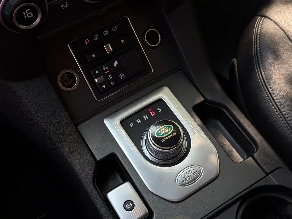 Land Rover Discovery 2016 — фото 11