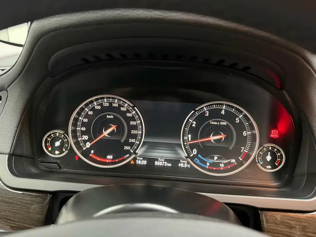 BMW 7 Series 2015 — фото 17