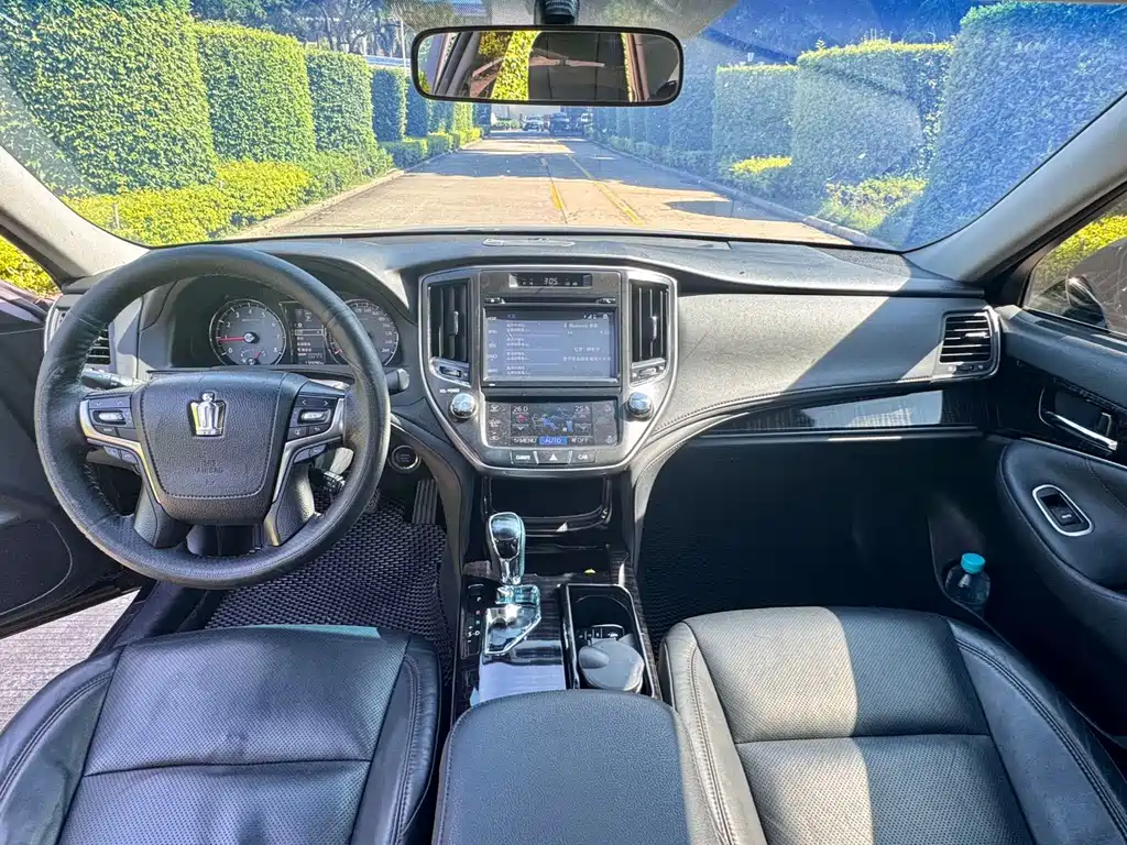 Toyota Crown 2015 — фото 8