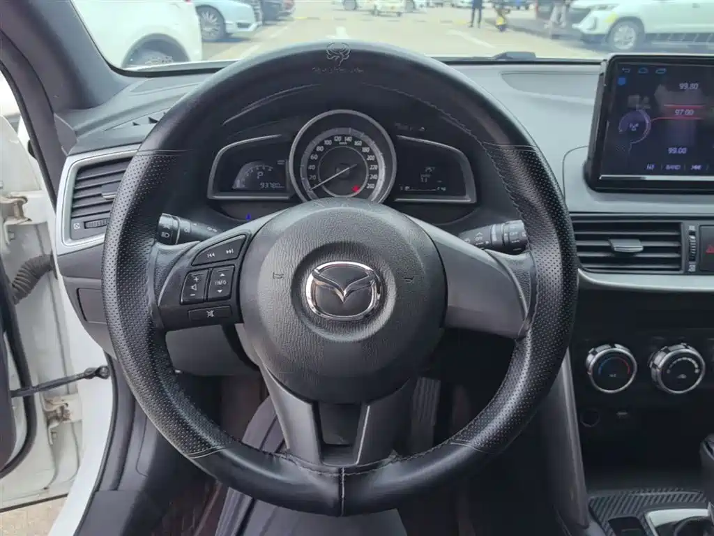 Mazda CX-4 2017 — фото 11