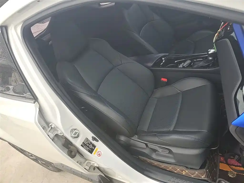 Toyota C-HR 2020 — фото 24