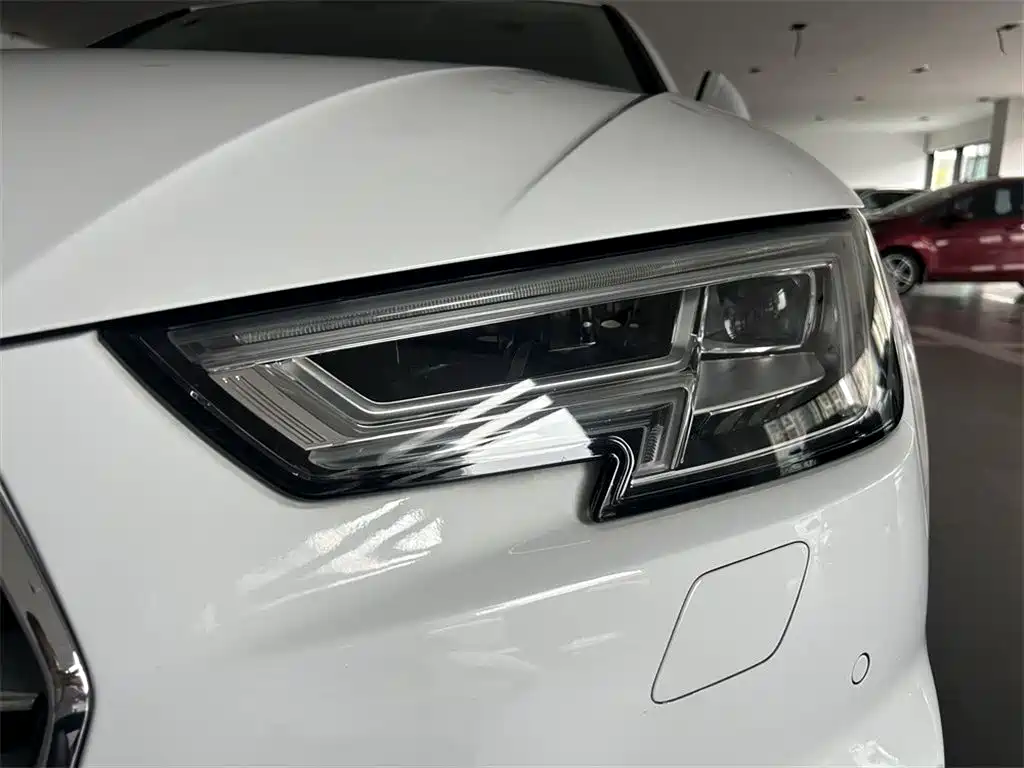Audi A4L 2018 — фото 12
