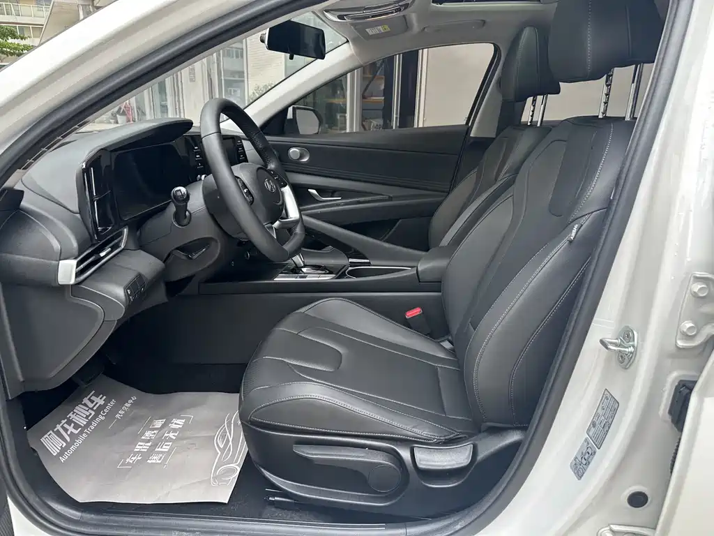 Hyundai Elantra 2023 — фото 11