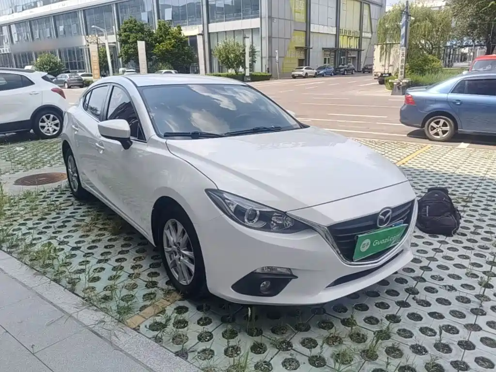 Mazda 3 Axela 2016