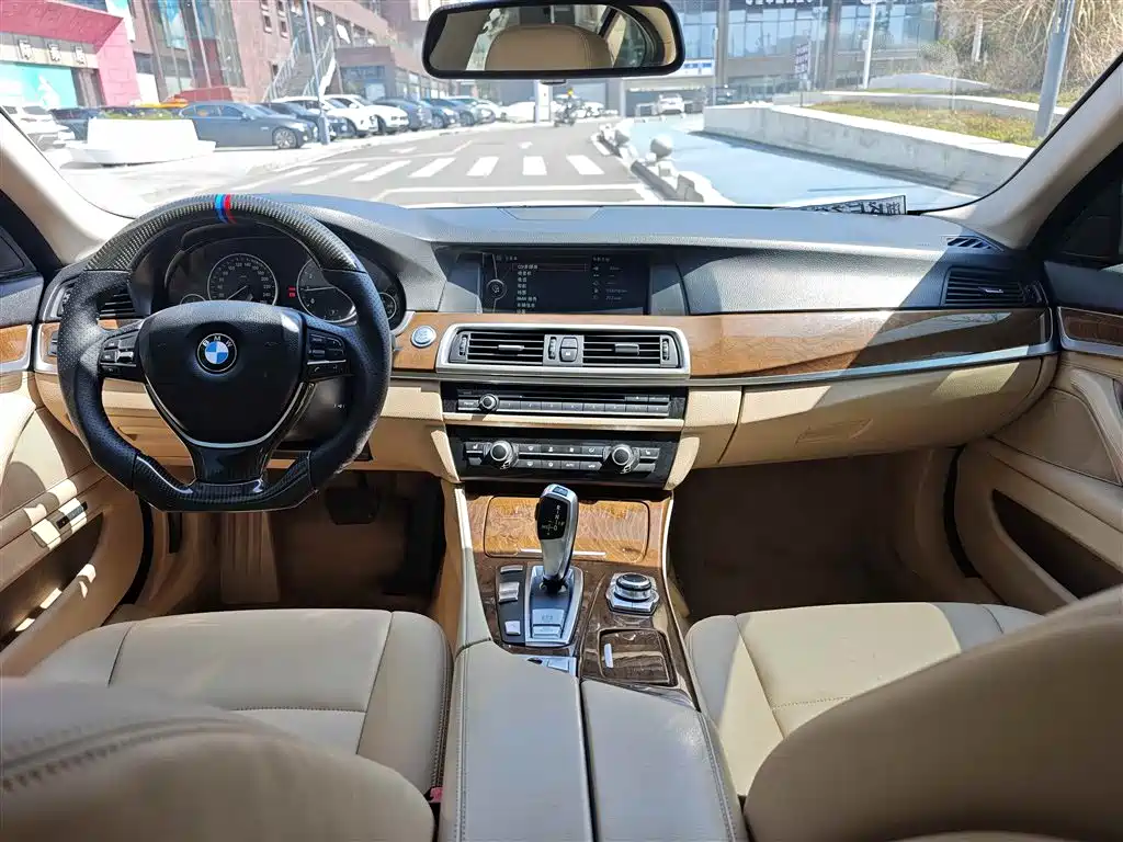 BMW 5 Series 2011 — фото 17