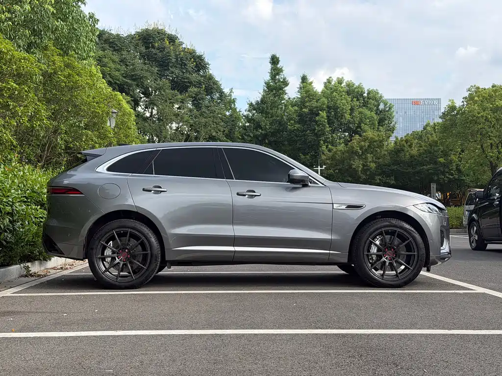 Jaguar F-PACE 2022 — фото 4