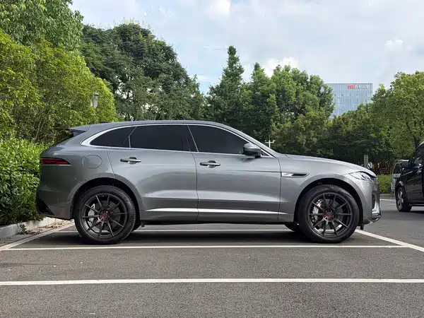 Jaguar F-PACE 2022